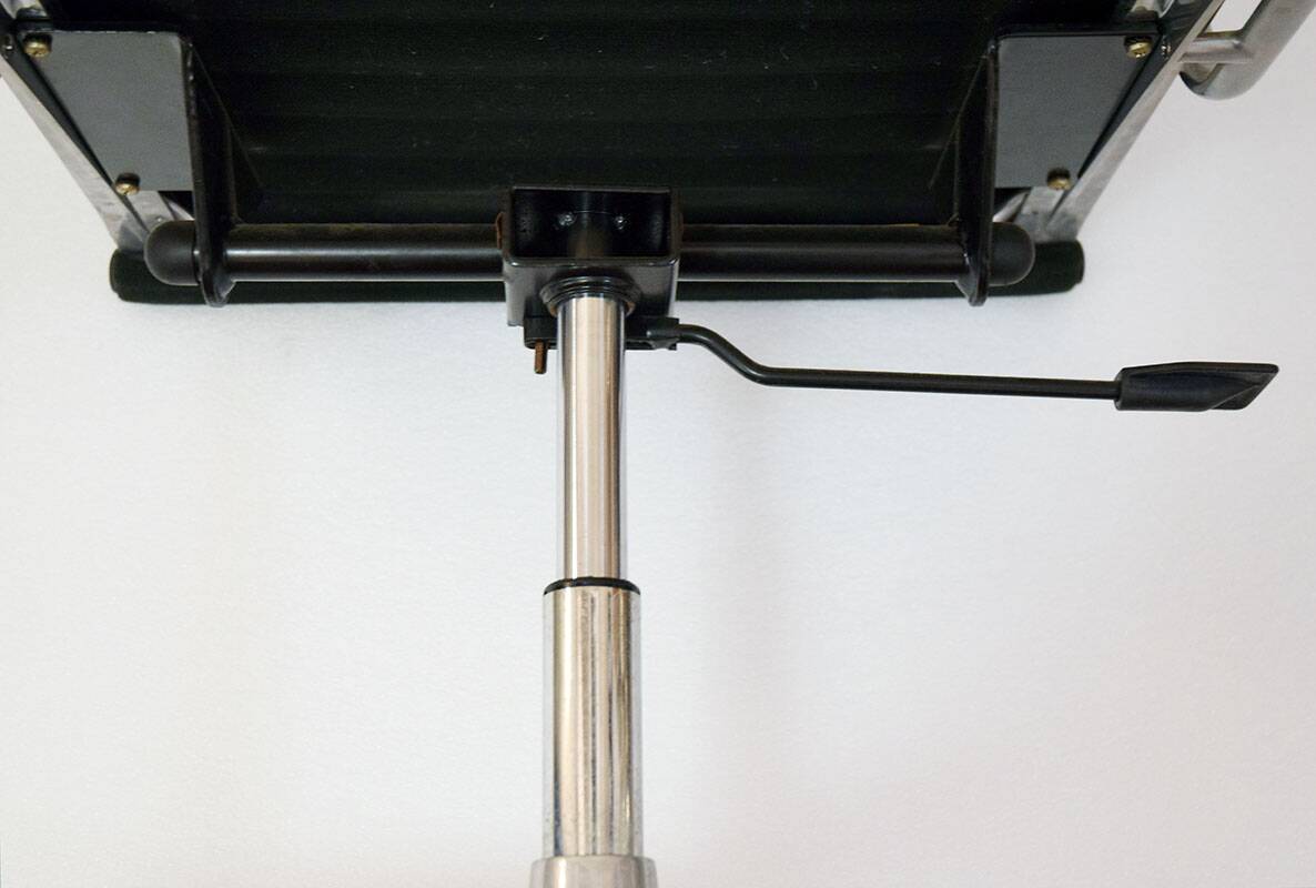 Chaise de bureau Charles & Ray Eames mod. EA117 production ICF, années 1970