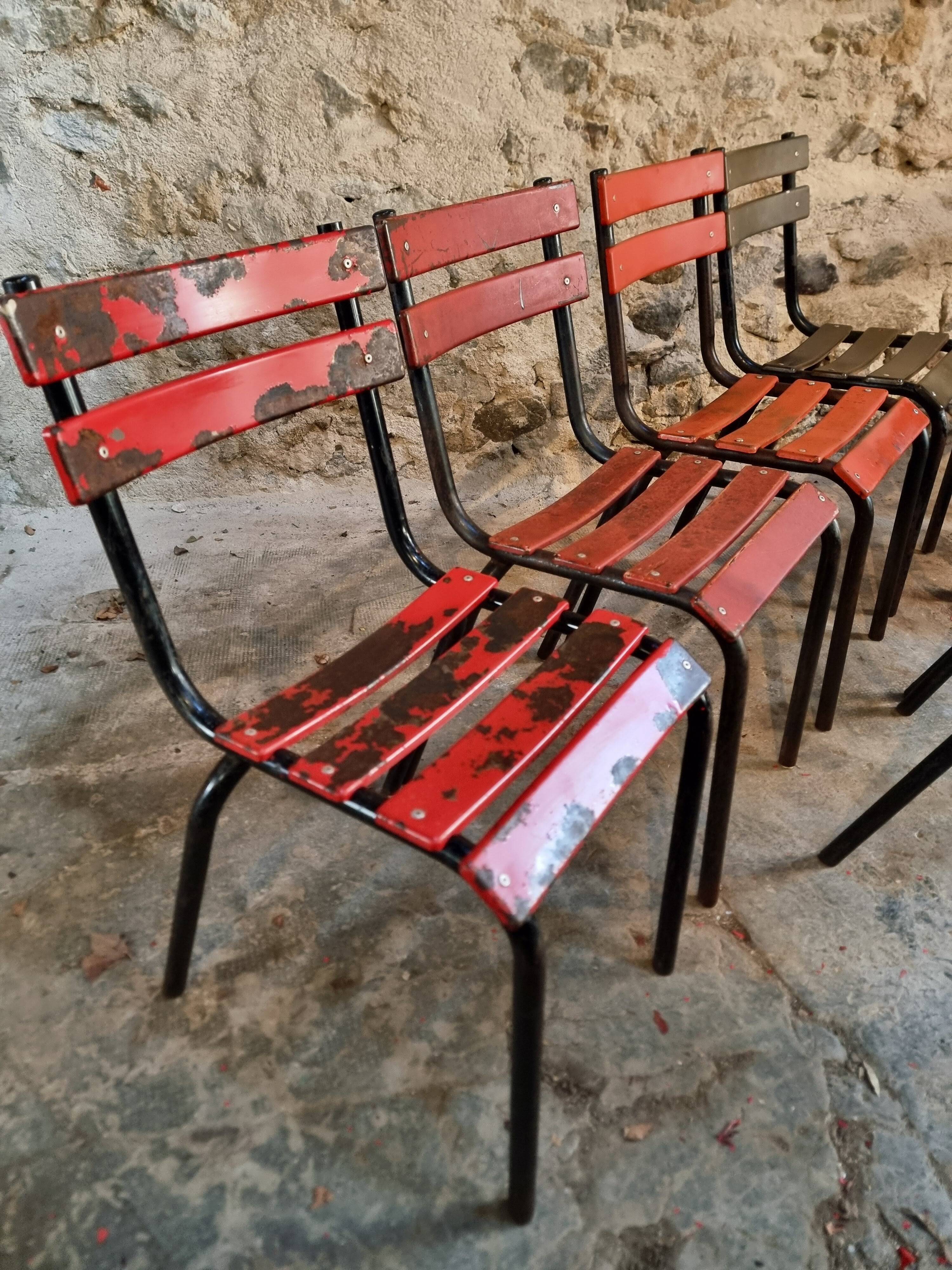 Set of 8 vintage French bistro chairs – industrial metal Tolix style