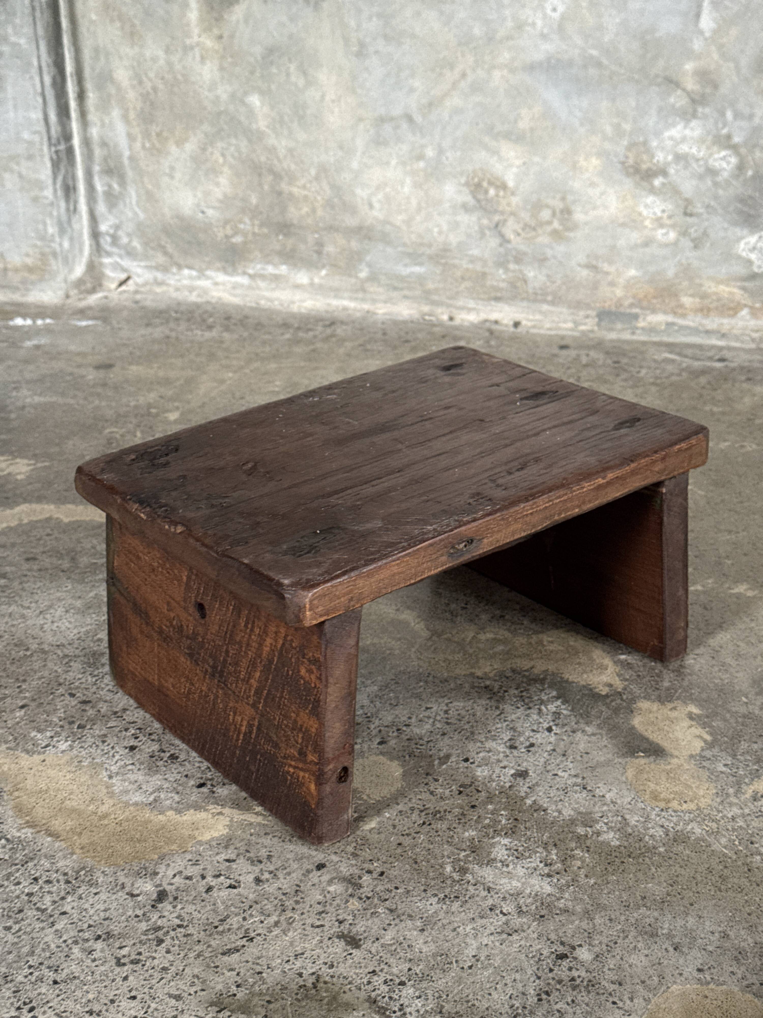 Small auxiliary stool in upcycled teak with traces of green chrome on the leg.