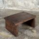 Petit tabouret d'appoint en teck upcyclé traces de chromie verte pied
