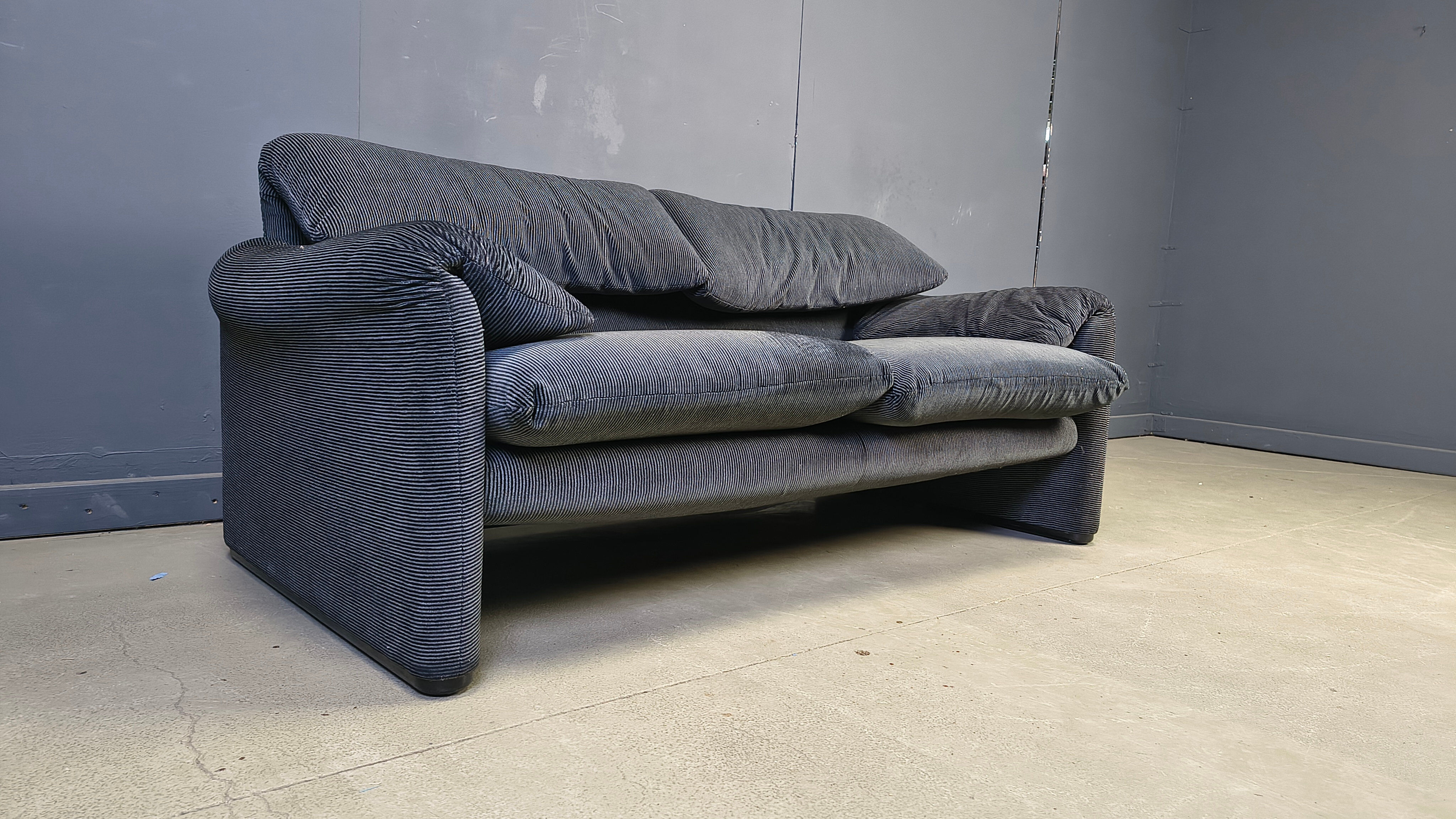 Maralunga sofa by Vico Magistretti for Cassina