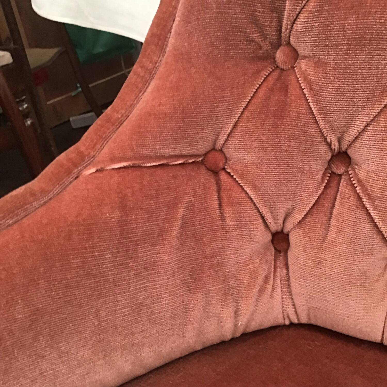 Pale pink tufted back toad sofa