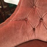 Pale pink tufted back toad sofa