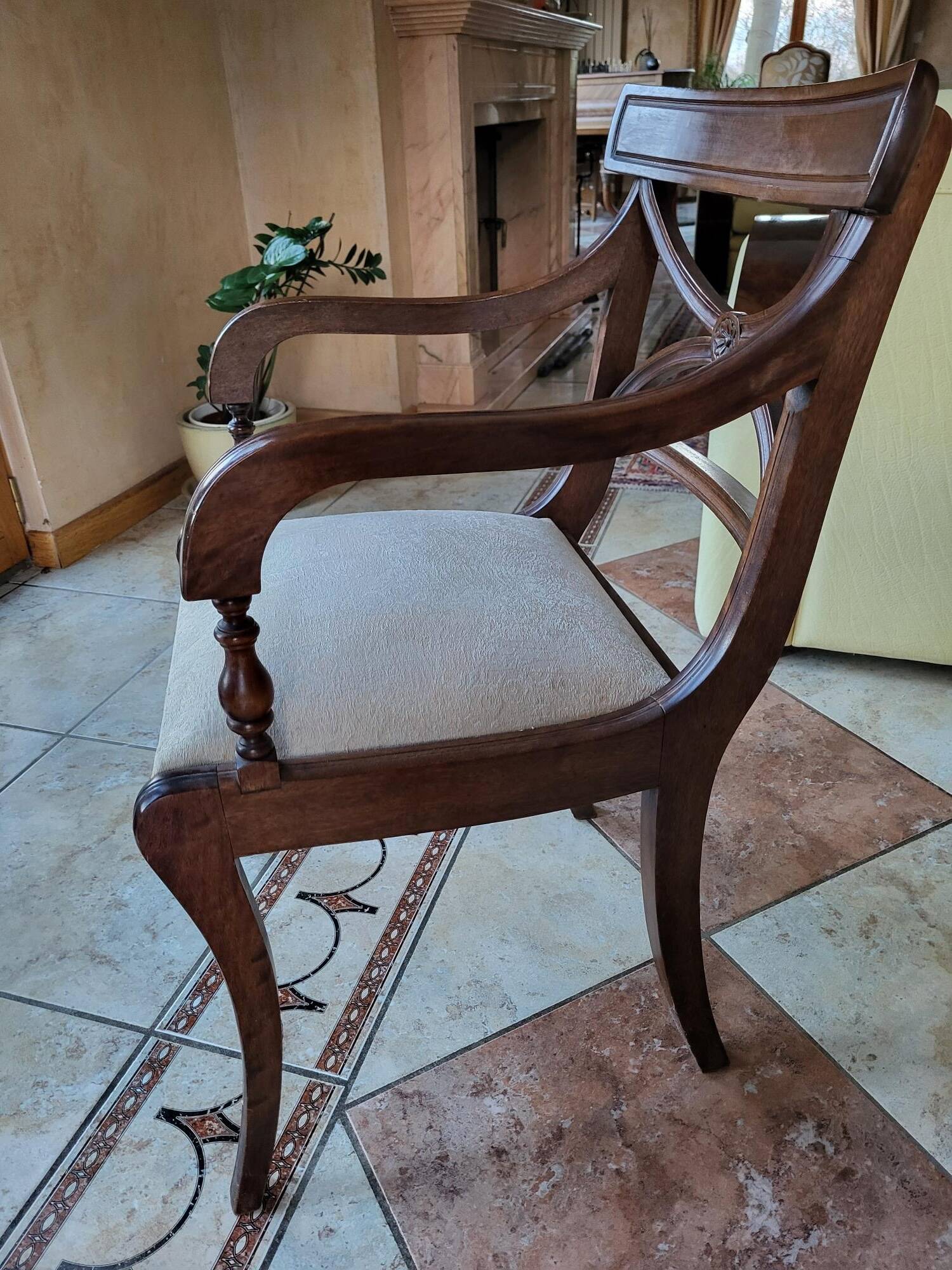 Set of 6 table chairs. Sale of the complete set