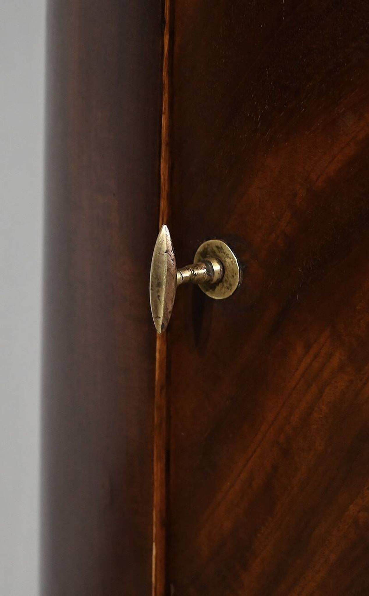 Rare Somno with two doors in Burl Mahogany, Empire period – Early 19th century