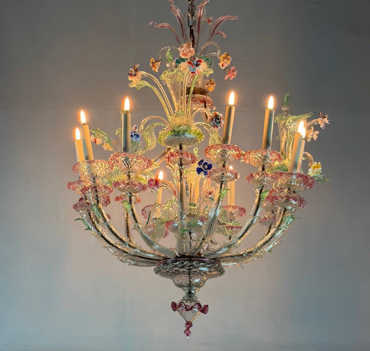 Large Venetian Rezzonico chandelier in multi-colored Murano glass, circa 1920