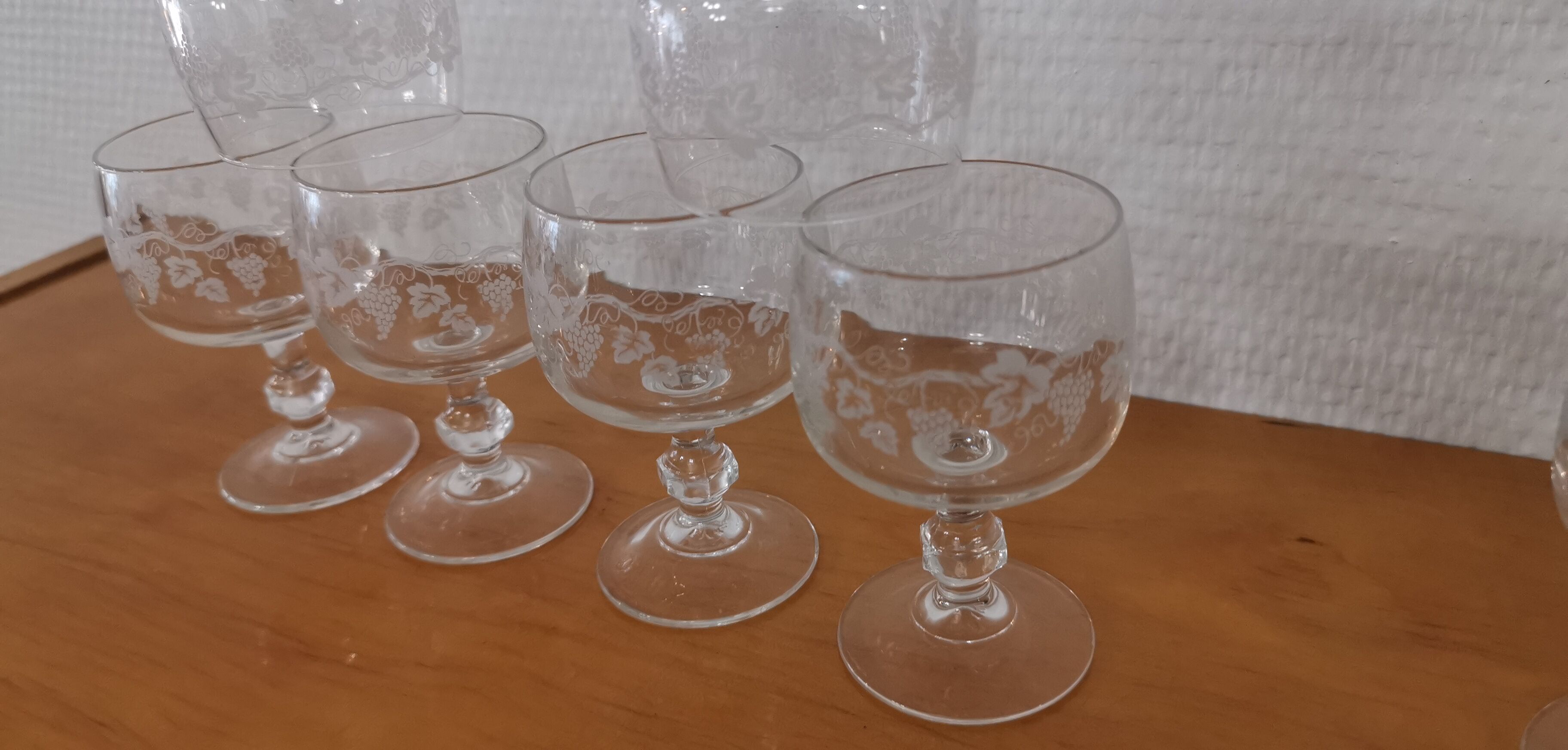 Set of 6 glasses aperitif / digestive on feet grape decoration and vine shoot Luminarc