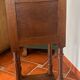 Table de chevet dessus en marble rose
