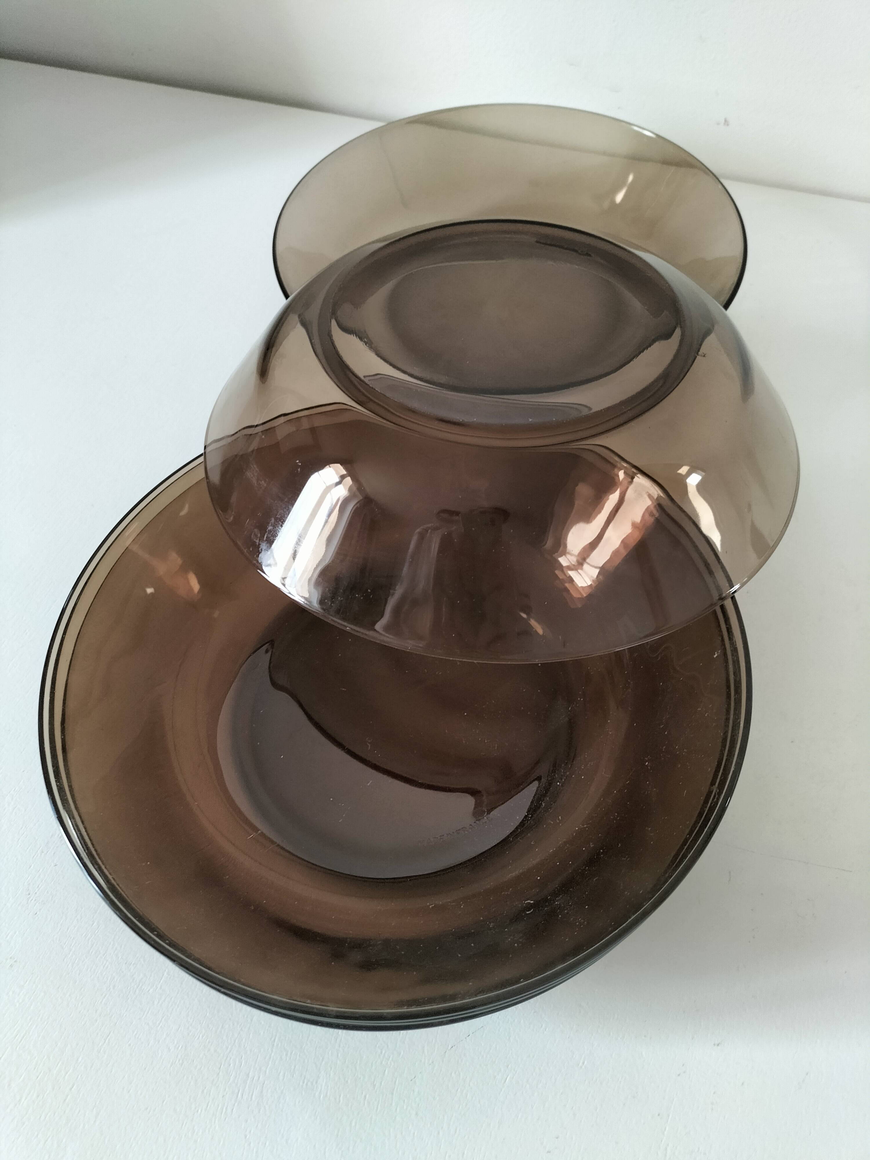 Ensemble de 5 assiettes creuses vintage Duralex en verre fumé marron glacé