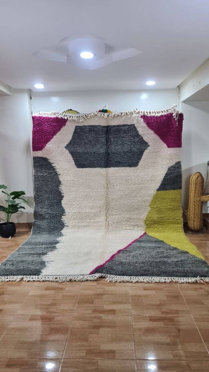 Modern Moroccan Beni Ouarain Rug - Handwoven in wool with unique geometric design