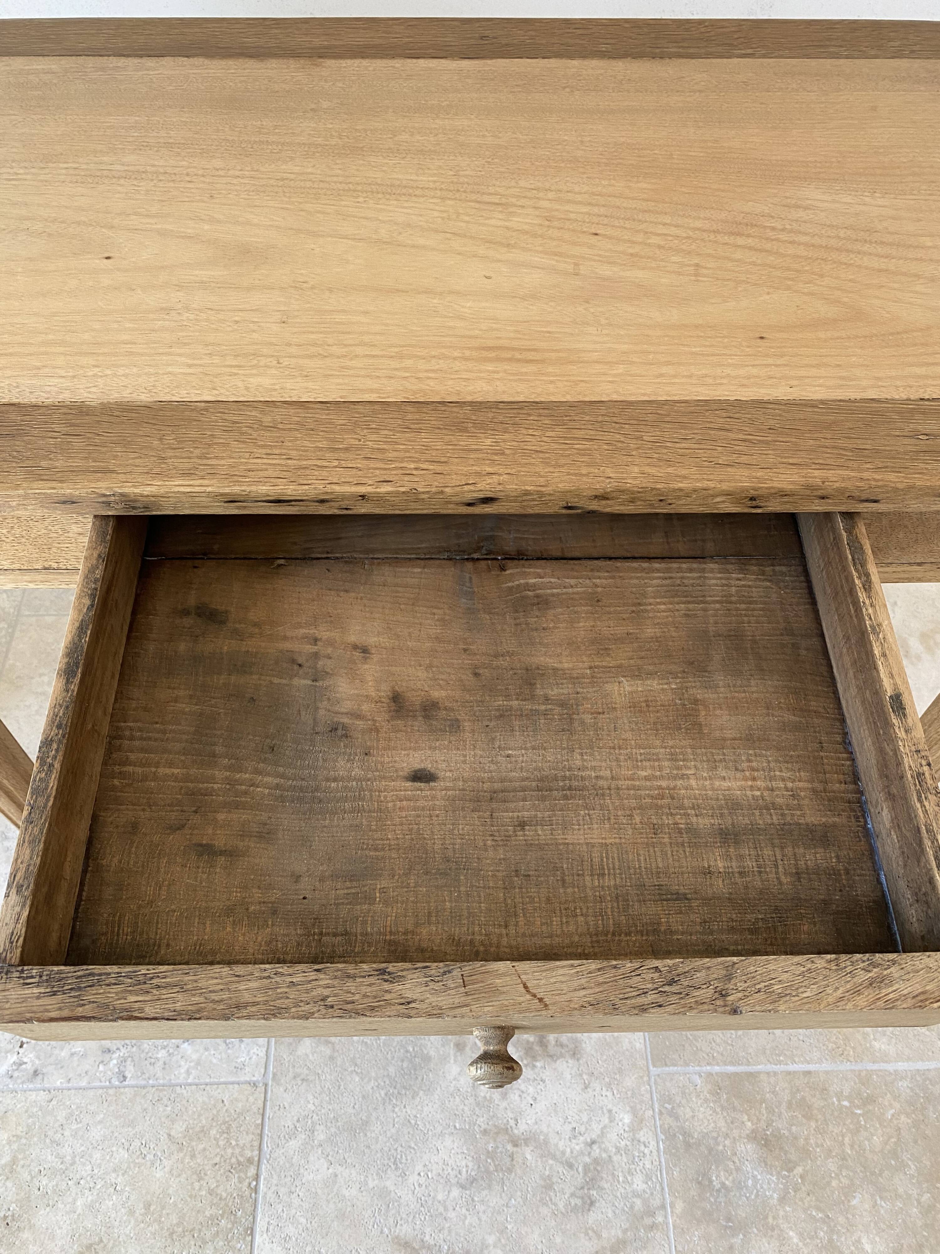 Rustic oak desk table, fluted turned legs, 19th century.