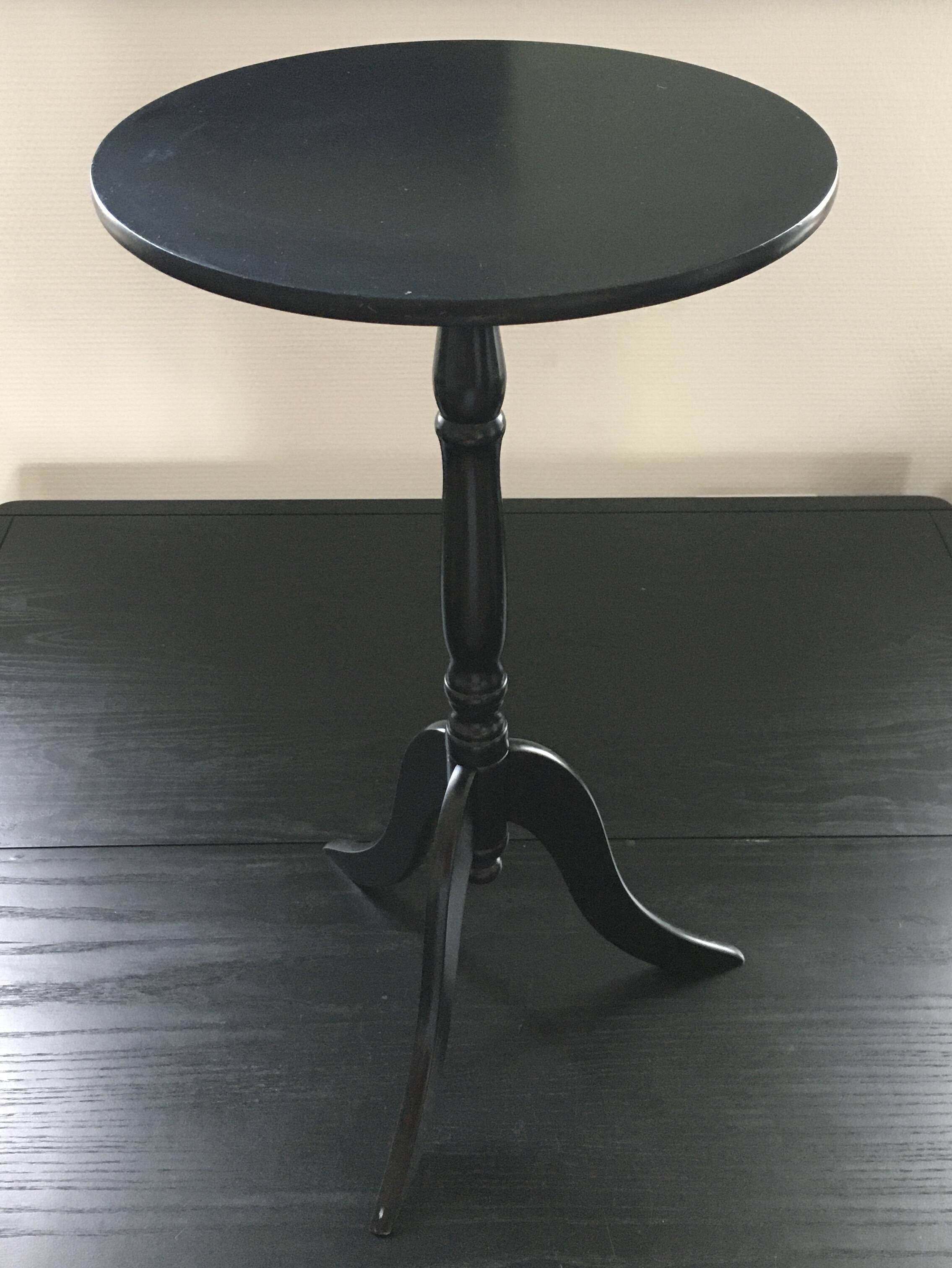 Tripod plant stand pedestal