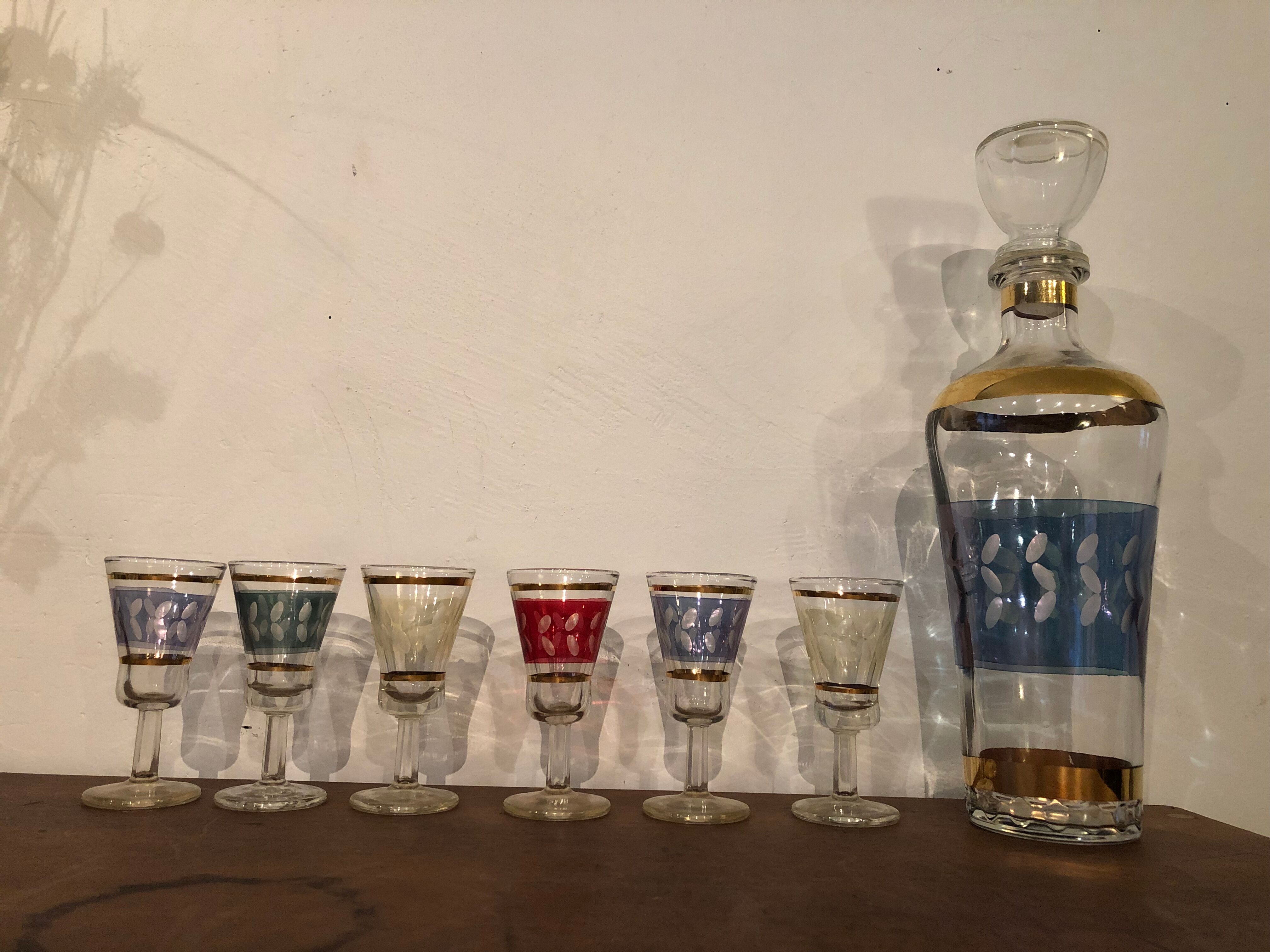 Liquor carafe and 6 assorted glasses