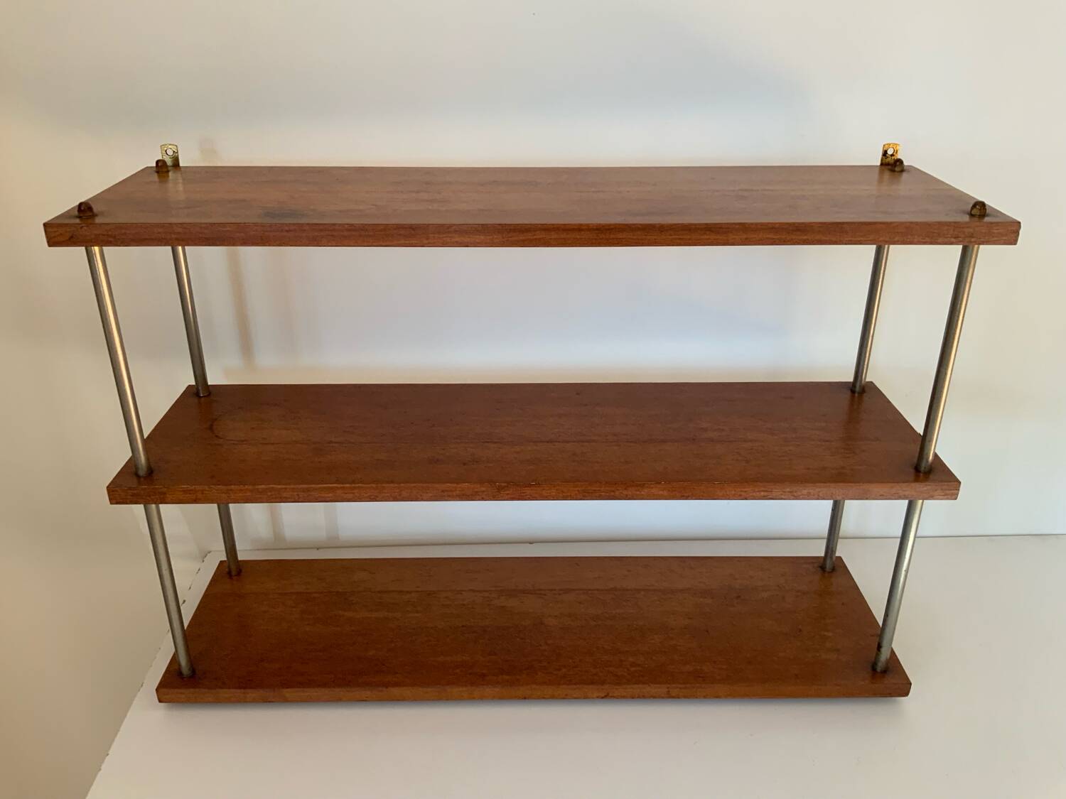 Wall shelf