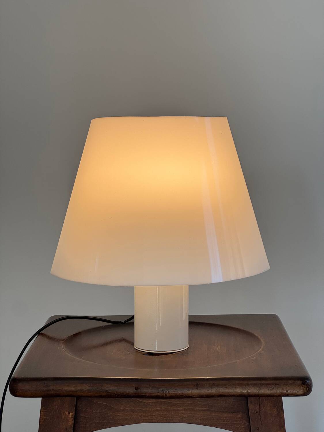 Lampe applique harvey guzzini design italien des années 1970