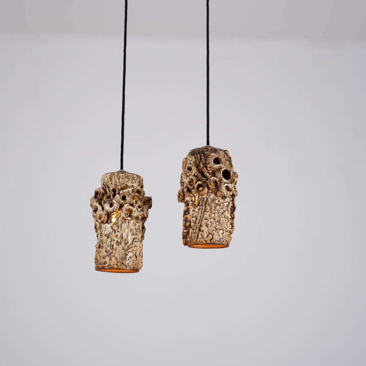 Lampes suspendues sculpturales en céramique par Bodil Marie Nielsen