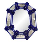 Miroir vénitien octogonal bleu floréal sculpté à la main dans le style du verre de Murano