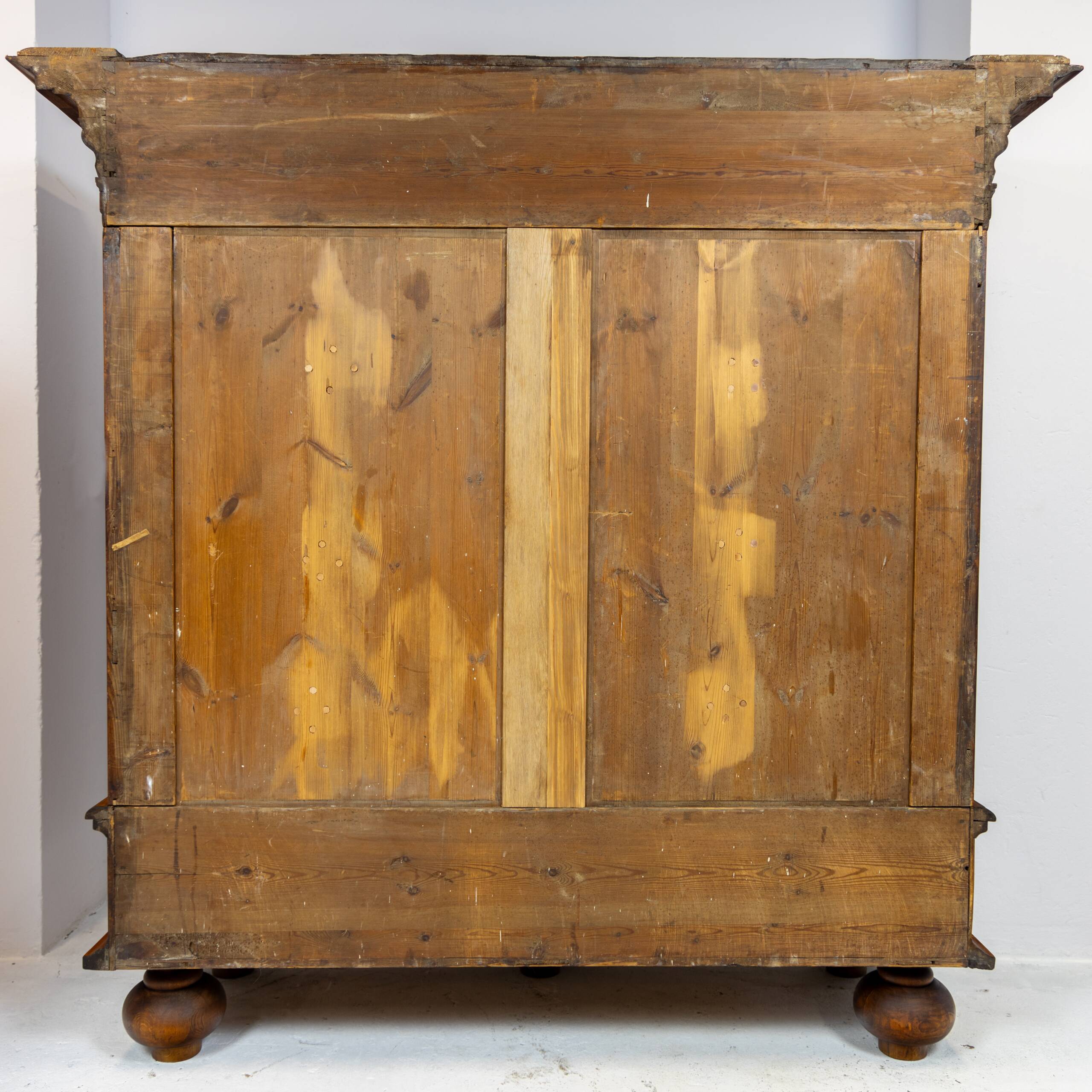 18th-century oak Baroque wardrobe - Königsberg