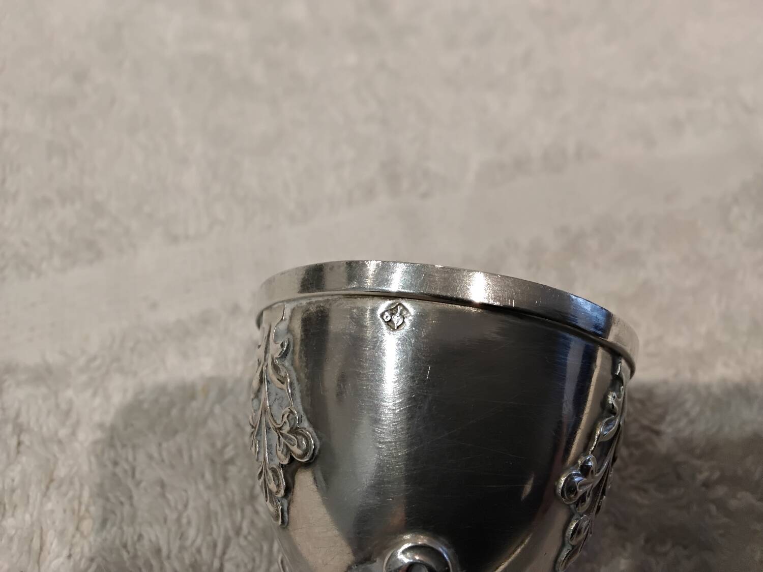 Beautiful 950 silver tripod egg cup in the Art Nouveau style by Minerva Queille