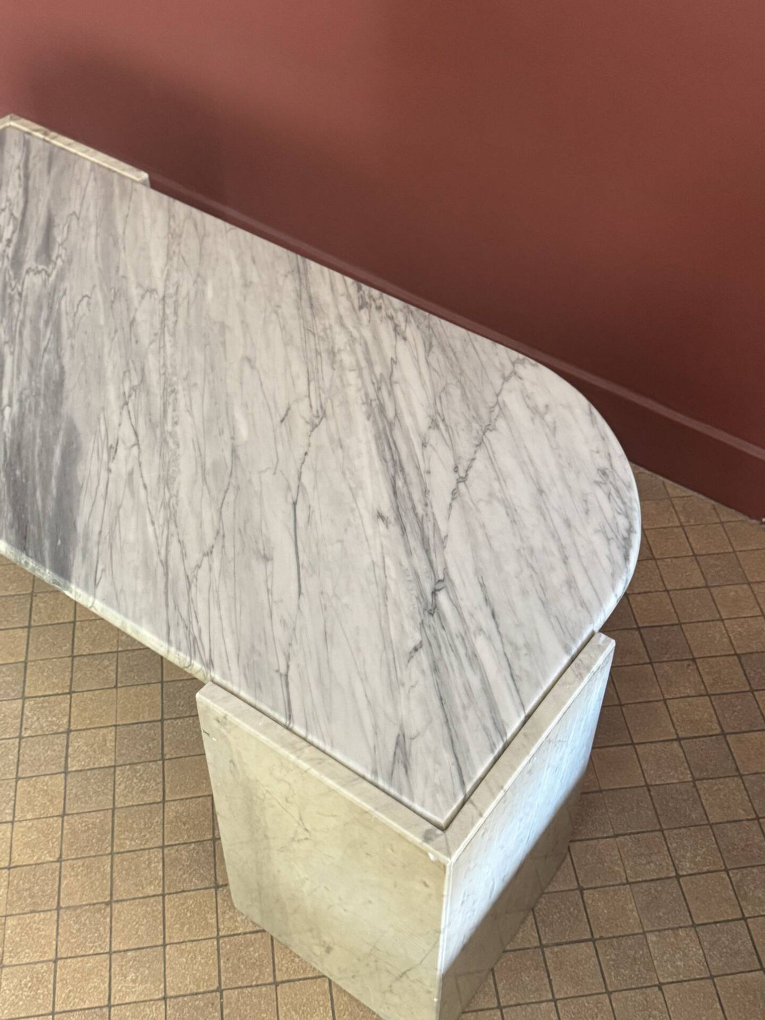 Table basse en marbre de carrare rochebobois