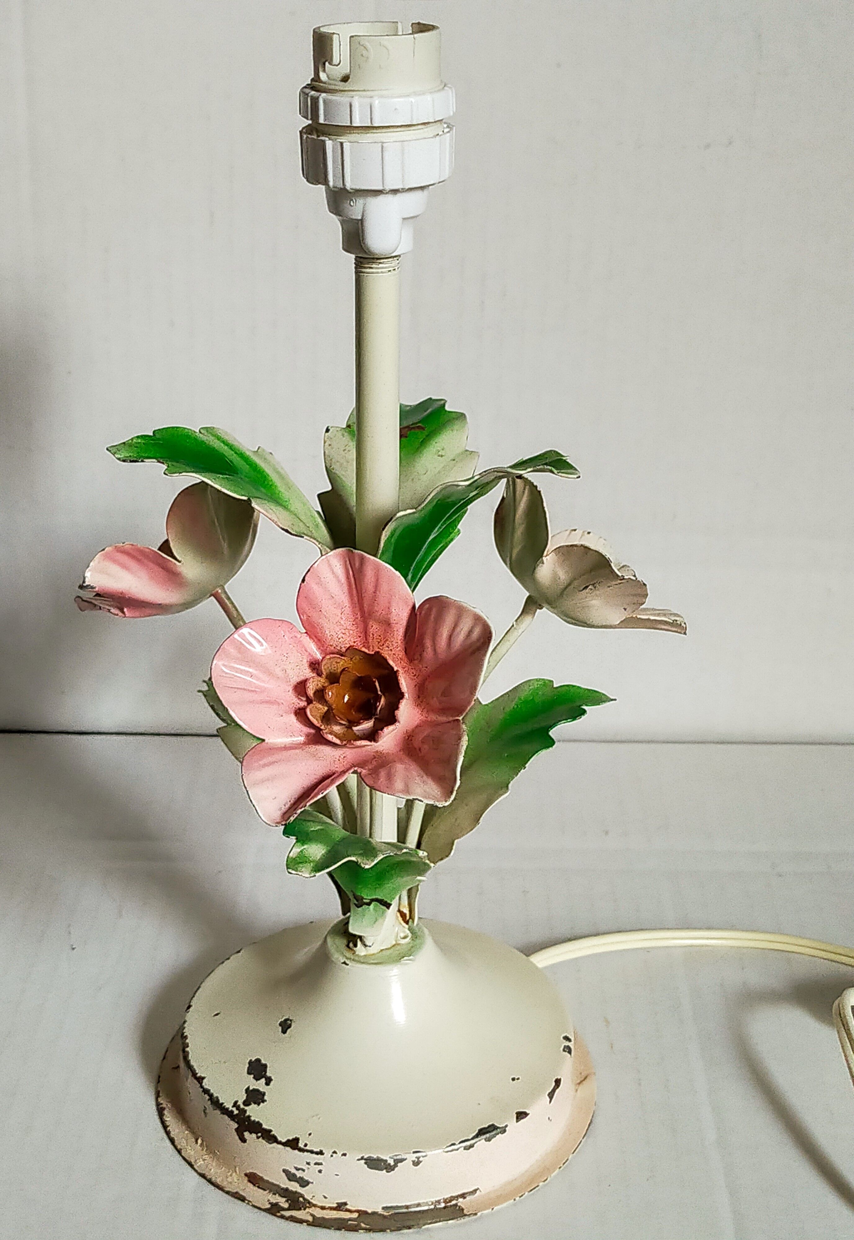 Bouquet lamp to table in vintage painted sheet vinyl lampshade