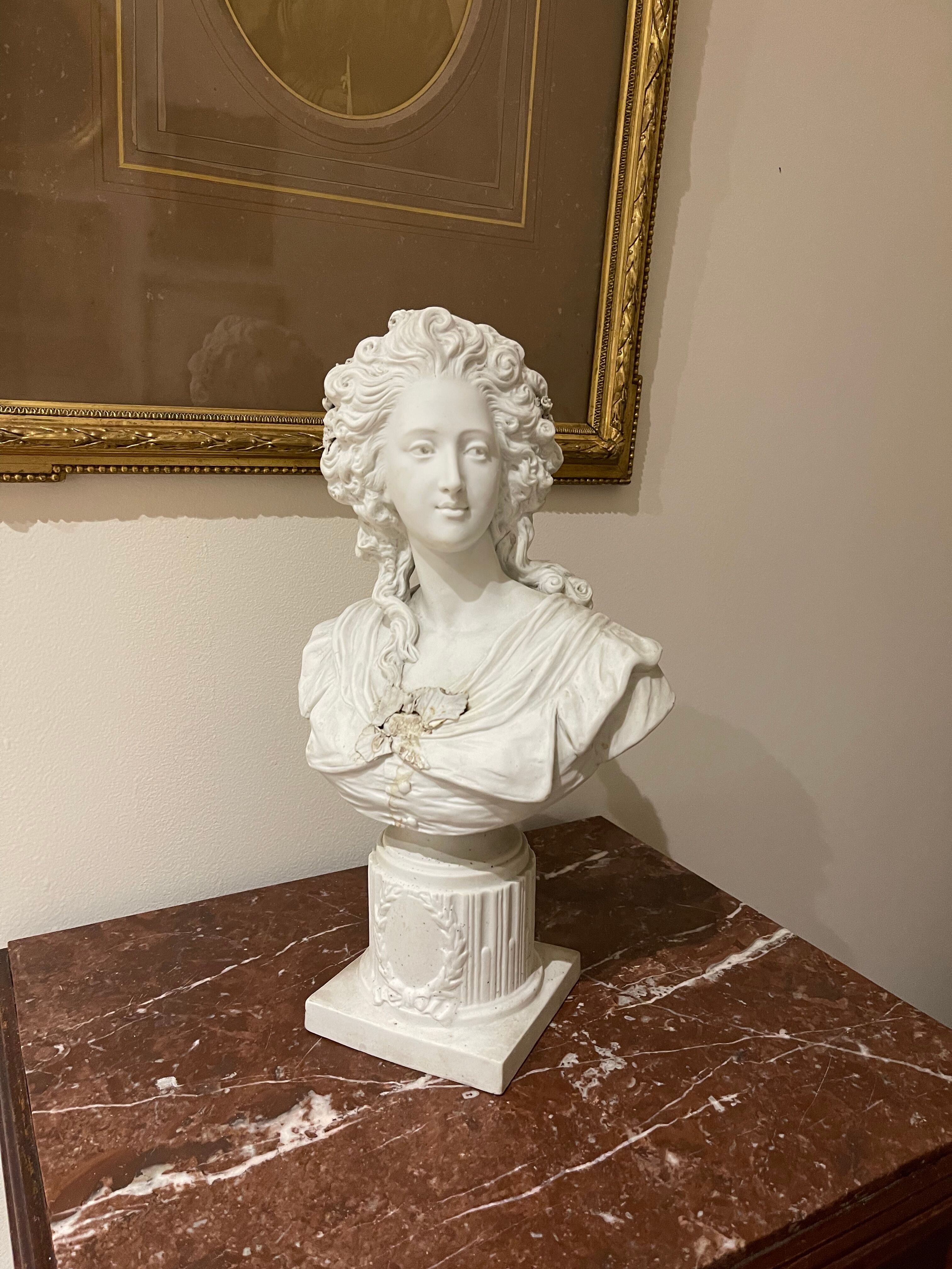 Buste en biscuit de Marie Louise de Savoie