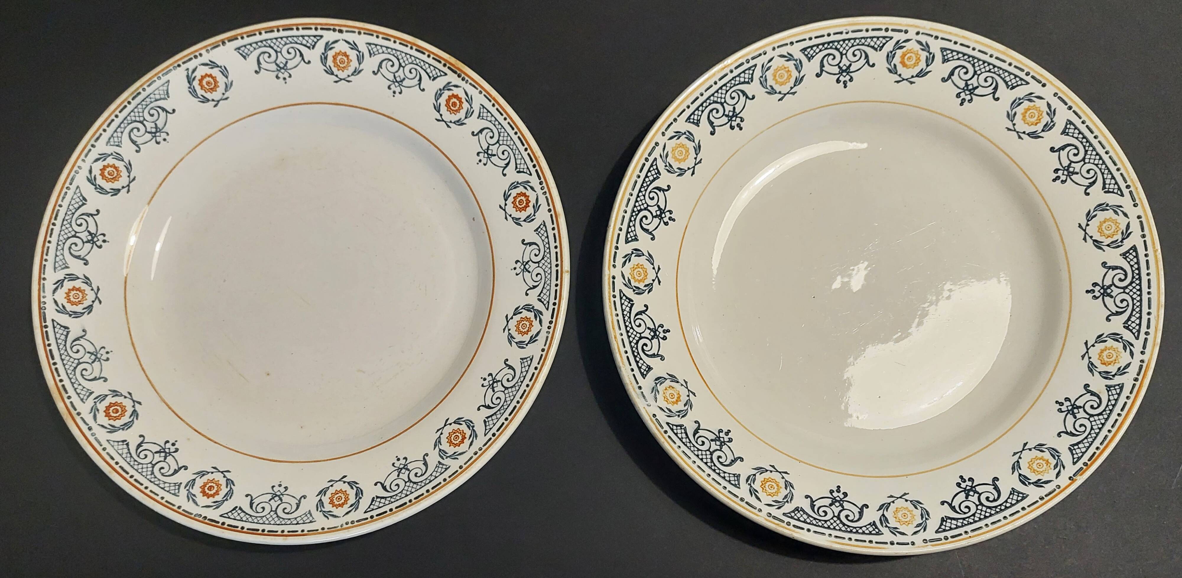 Pair of Saint Amand 20th century earthenware dinner plates