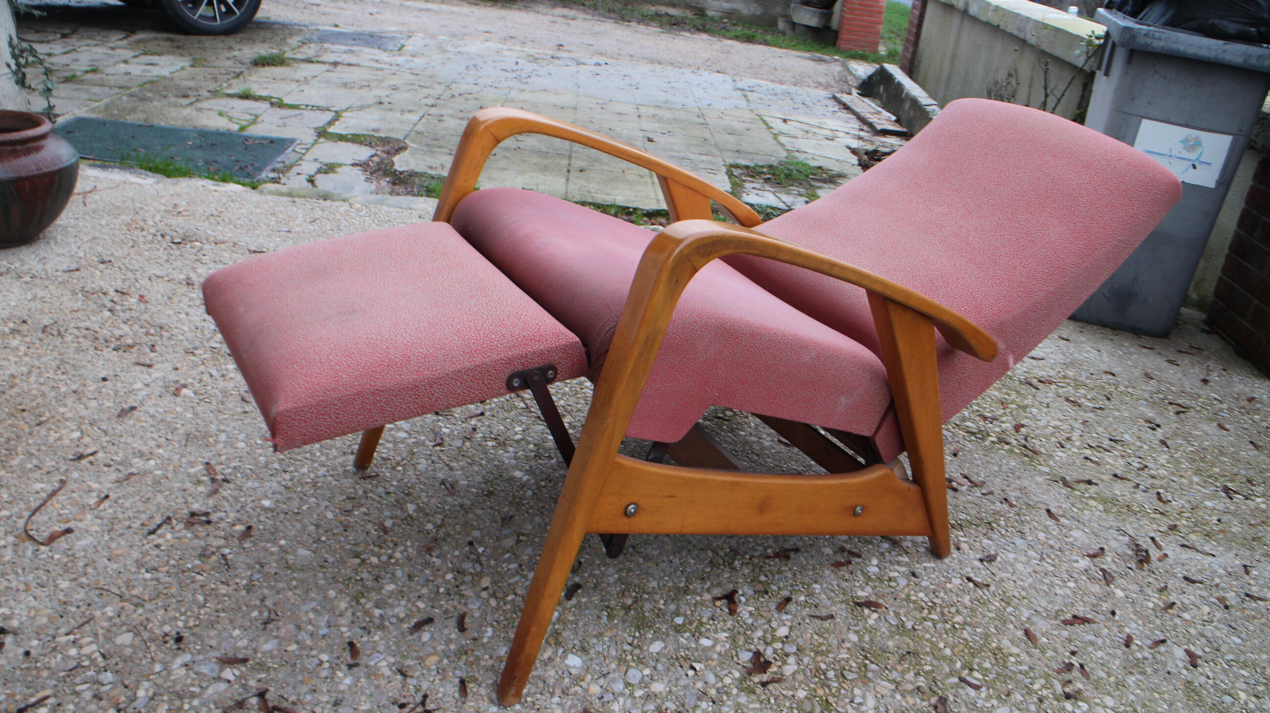 Scandinavian style relax armchair