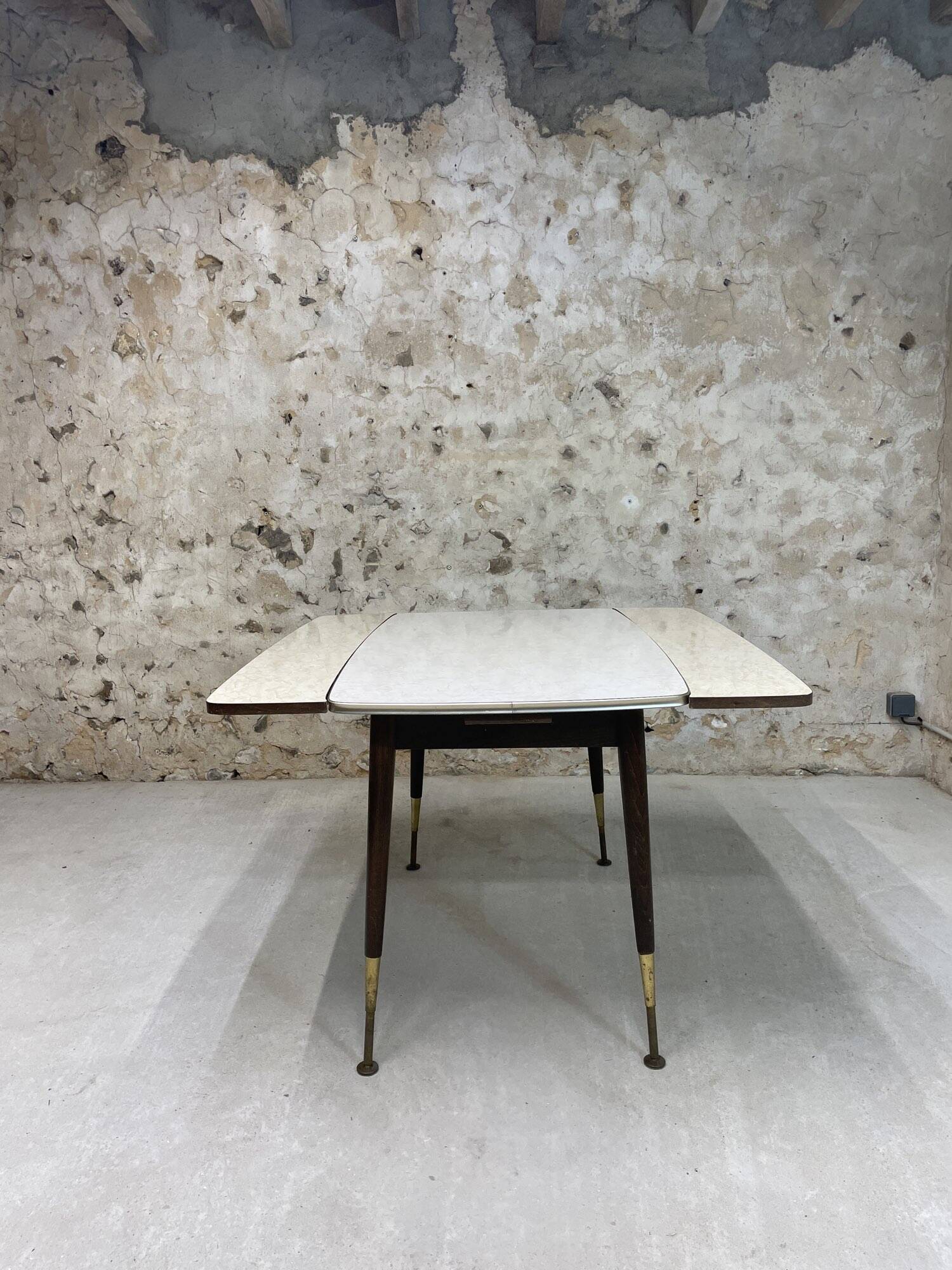 Crank dining table