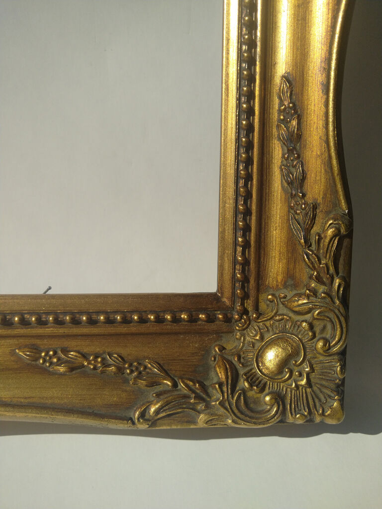 Golden sculpted frame for photo or artwork