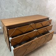 Contemporary chest of drawers