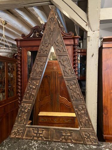Miroir triangulaire en bois sculpté de personnages océanie afrique 98x149cm