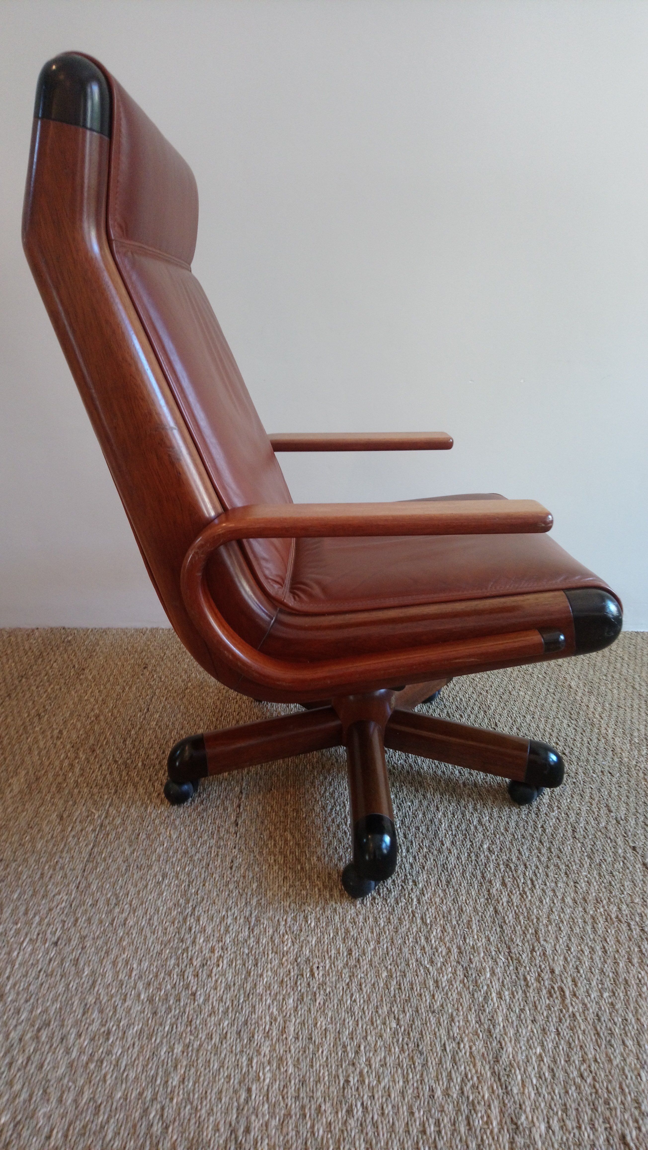 Leather "Everest" chair by AG Barcelona