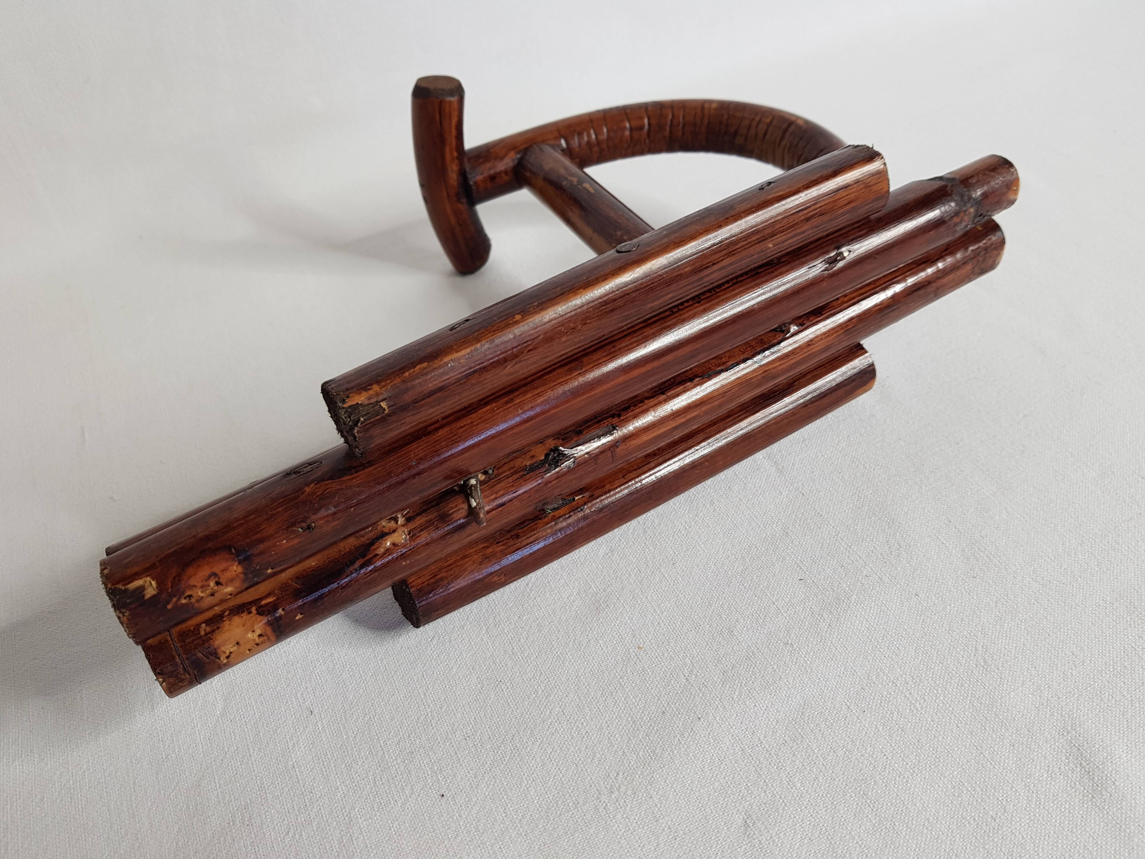 Patère wears rattan wall coat