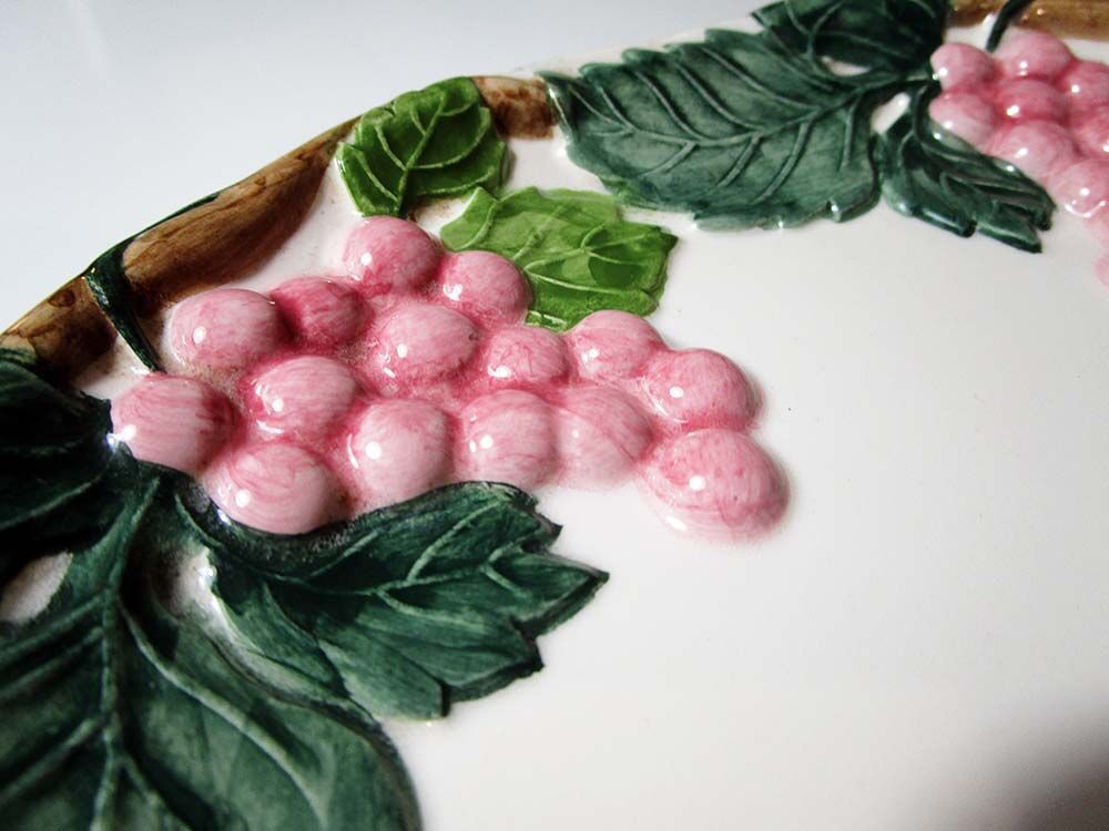 Vine decorated wall plate