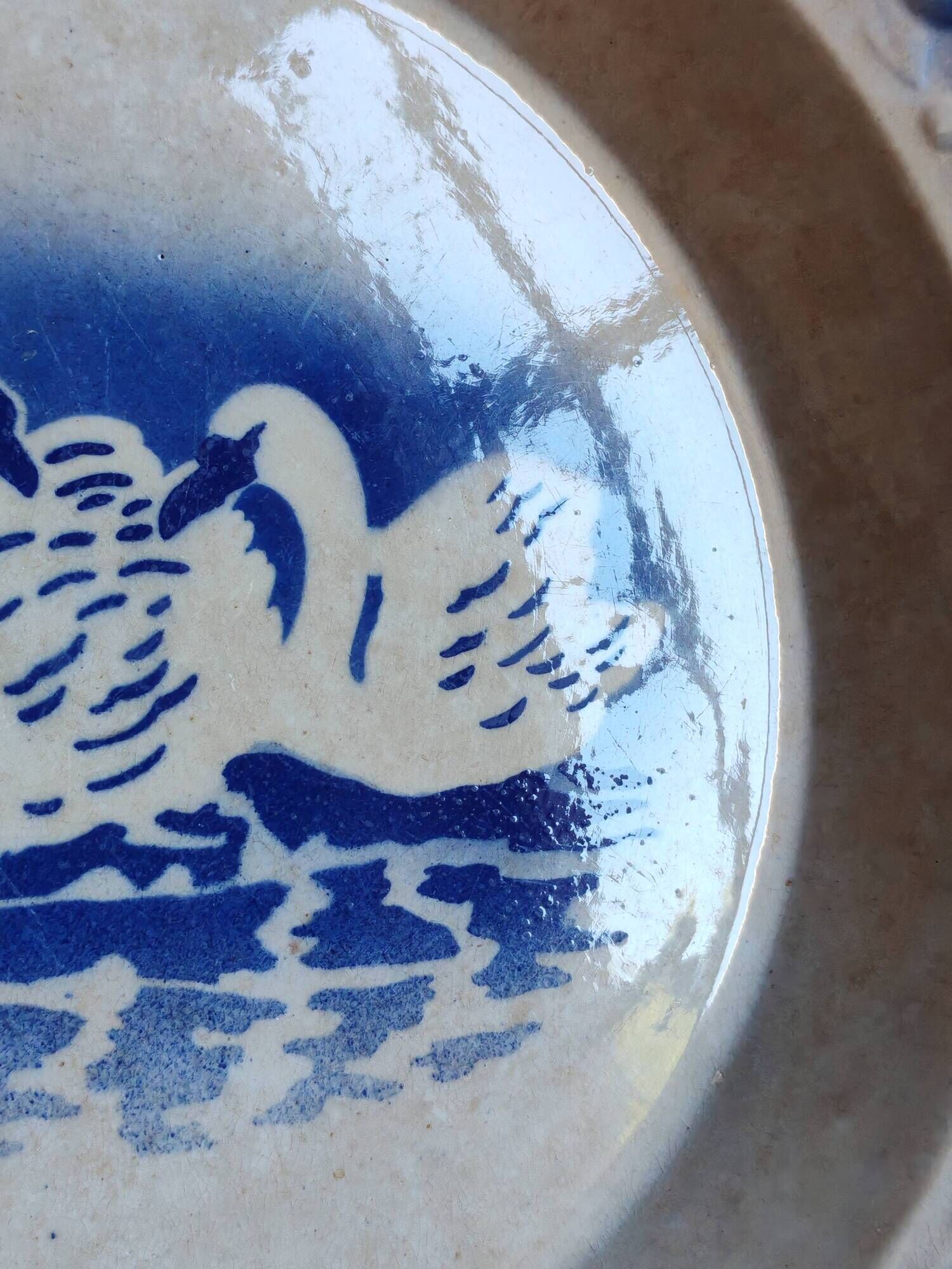 Hollow plate Moulin des Loups Hamage France, blue and white swan decoration.