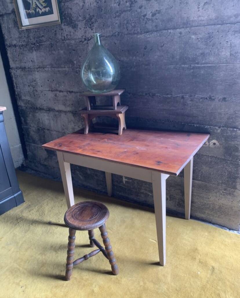 Regional tripod stool