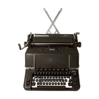 Hermes ambassador typewriter, 1952
