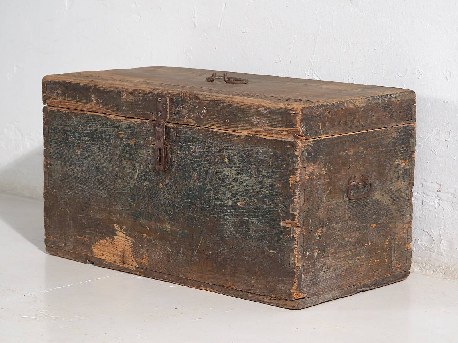 Coffre antique dans des tons foncés (c.1920) #6