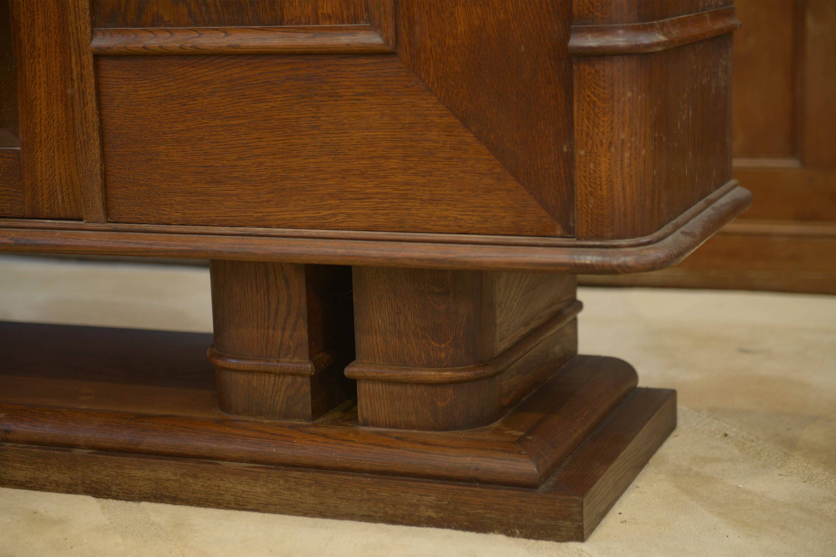 Brutalist display cabinet in oak by Charles Dudouyt, 1940s.