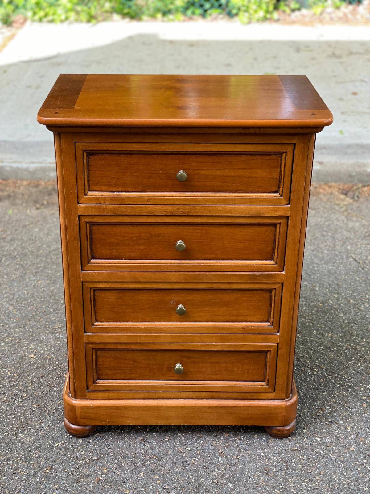 Commode louis philippe en bois massif avec 4 tiroirs