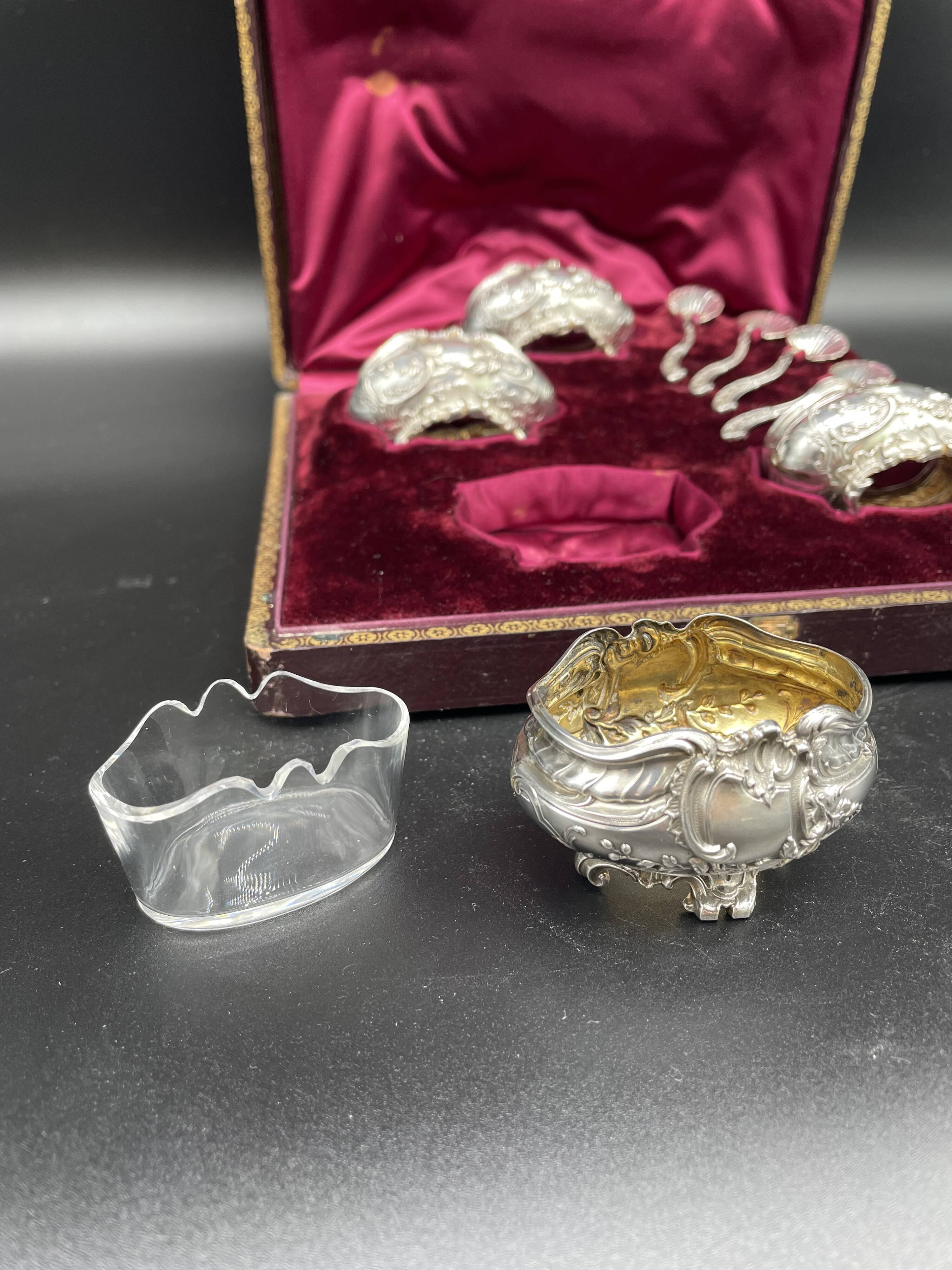 4 salt pots, silver, Ravinet D'enfert, 4 shovels, white glass interior, case, purple interior, 19th century