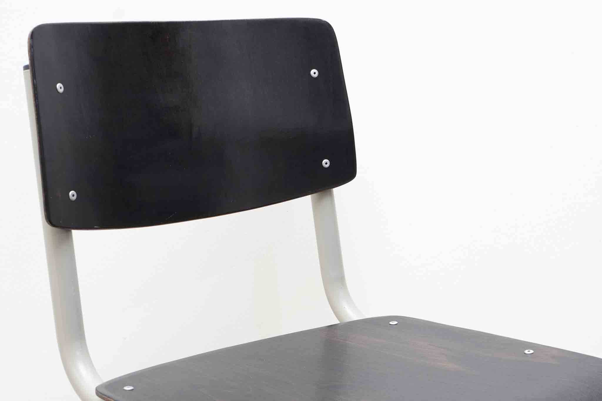 Pagholz chair in ebony and white