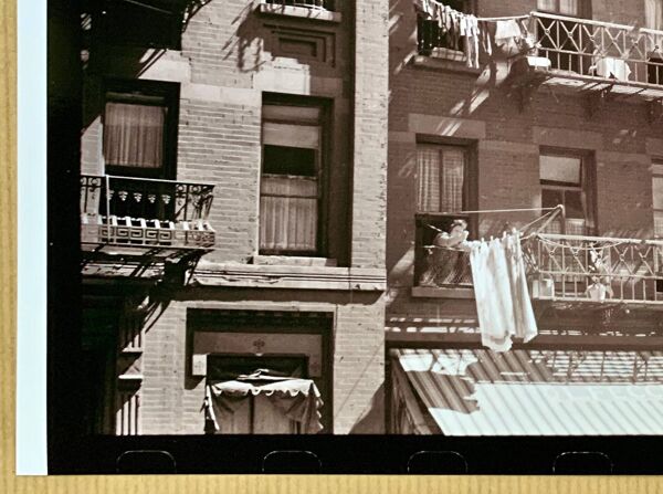Façade typique urbaine du New York, années 30 — L'âme du vieux Manhattan