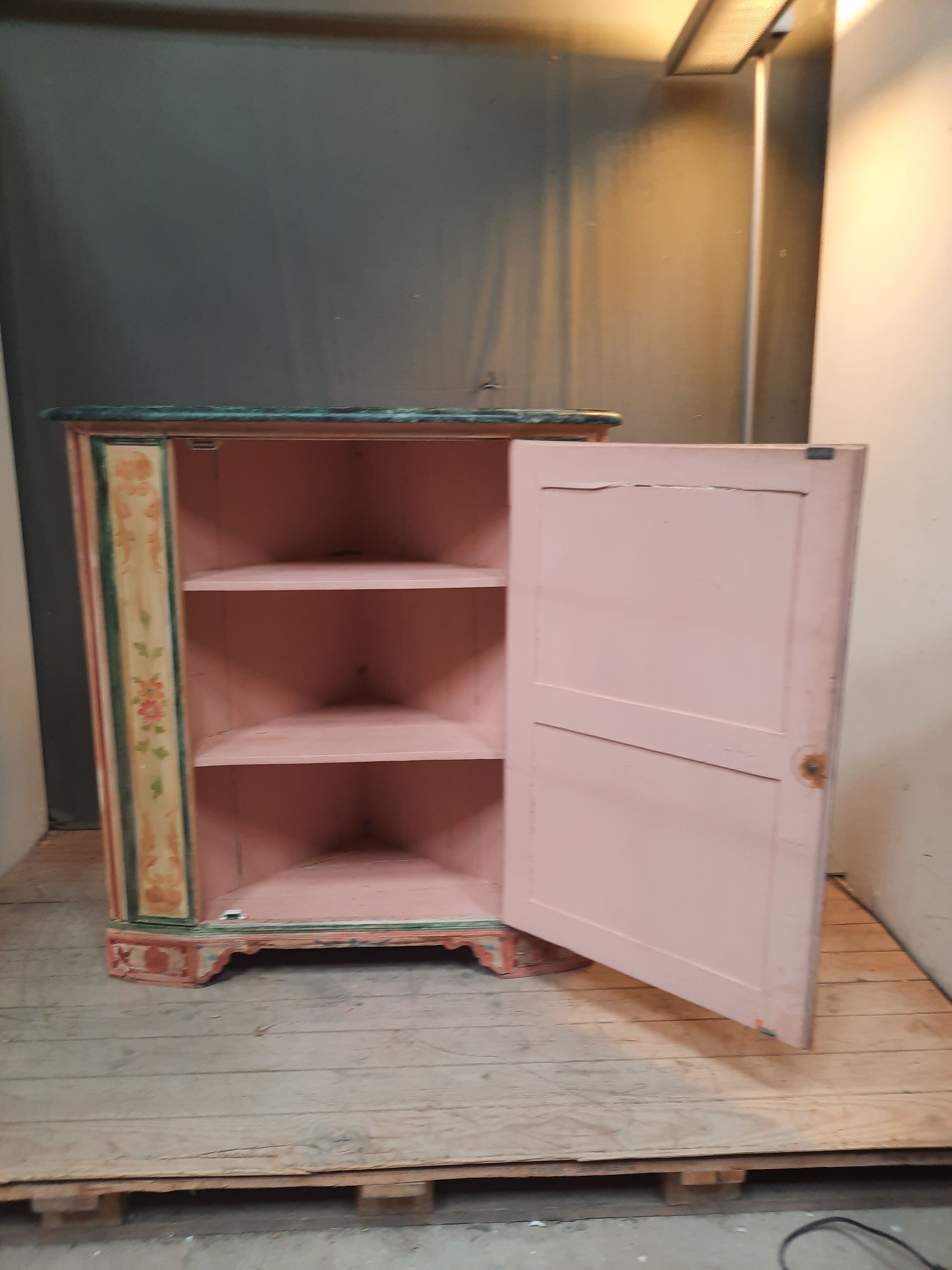 Painted wooden notch