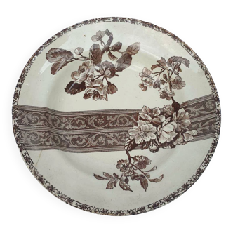 Plate decorated with birds