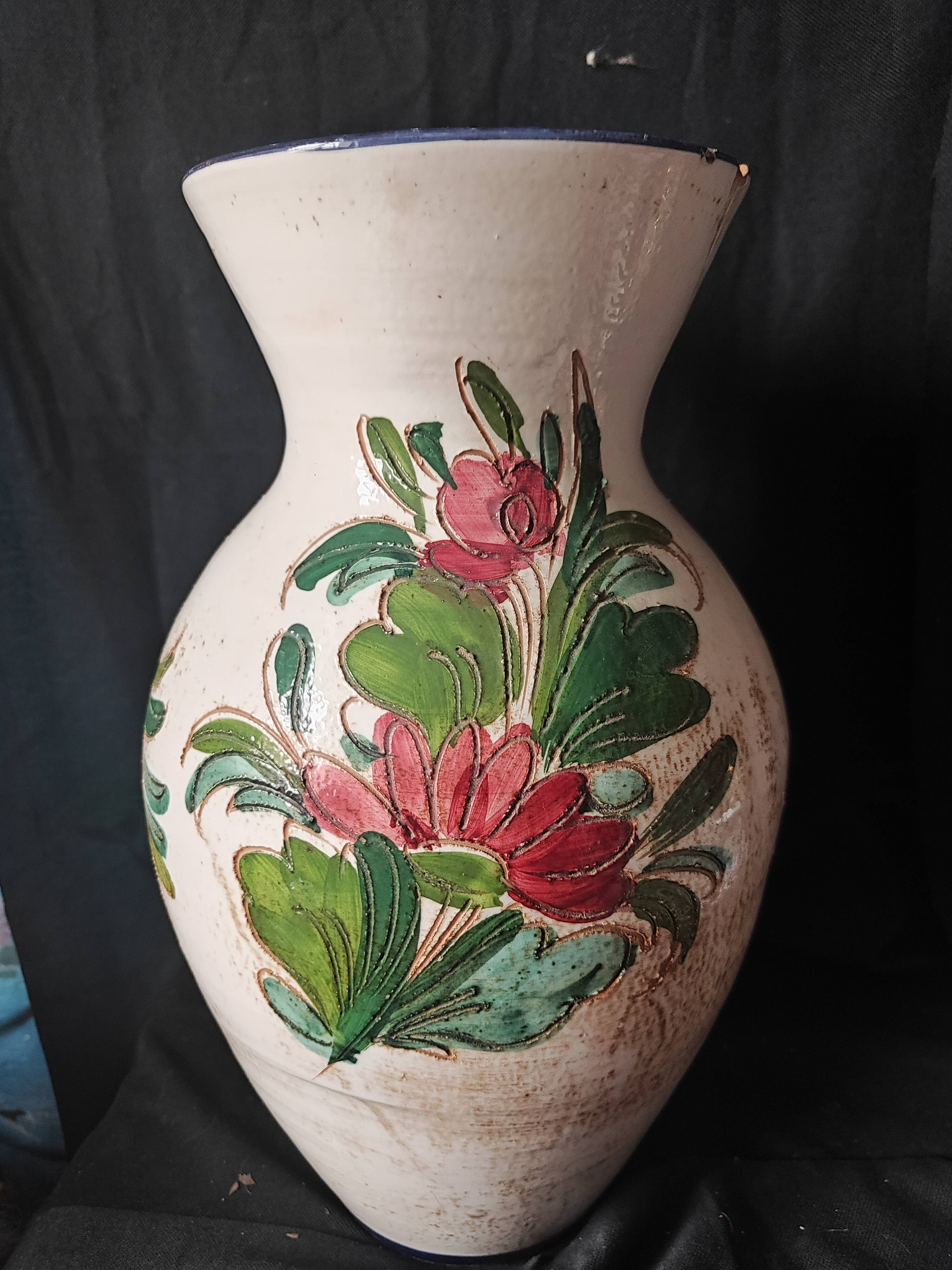 Mega vase in Vallauris Old flowers