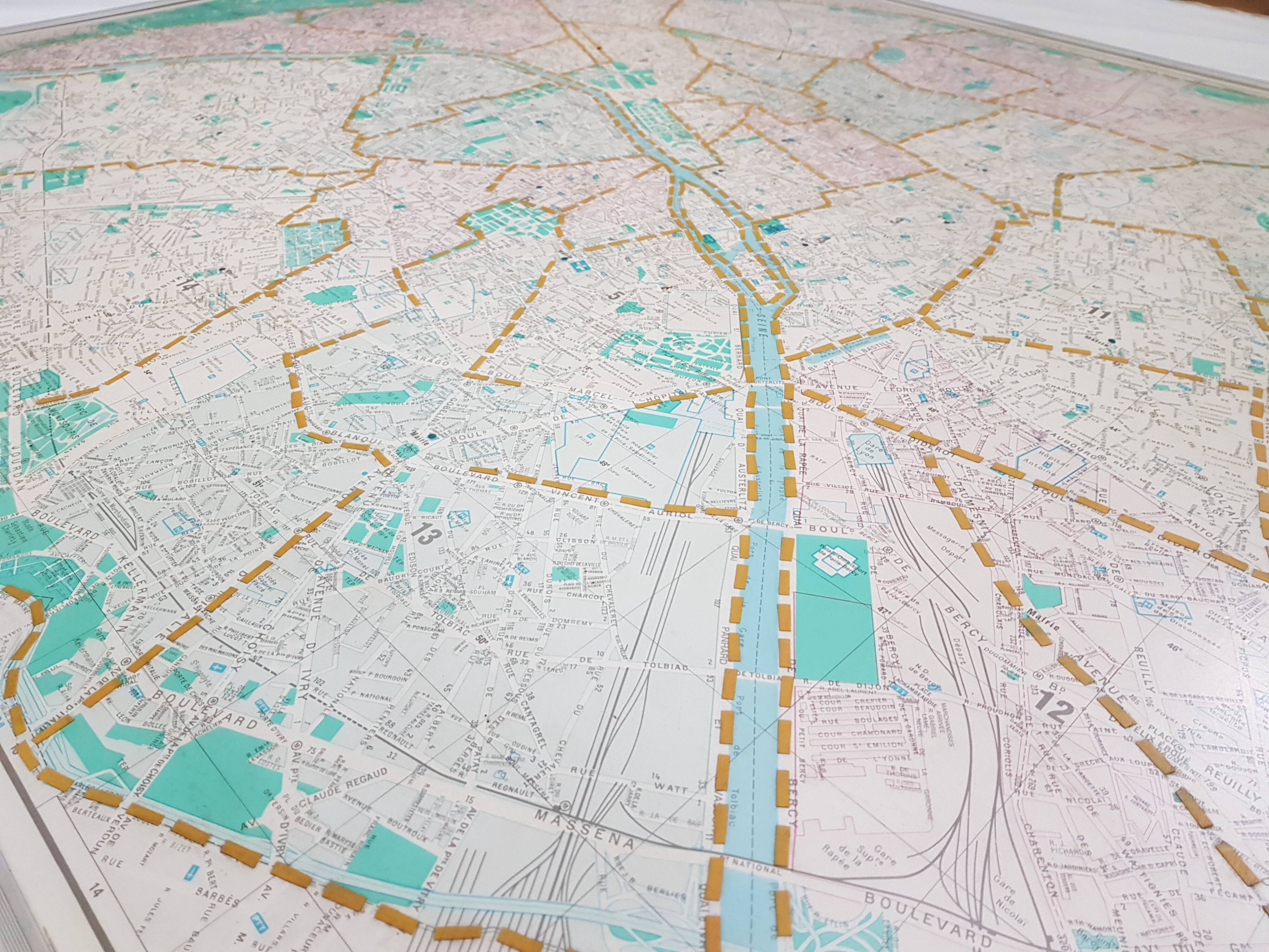 Map of Paris XXL, boroughs and neighborhoods 80 - 142x104cm
