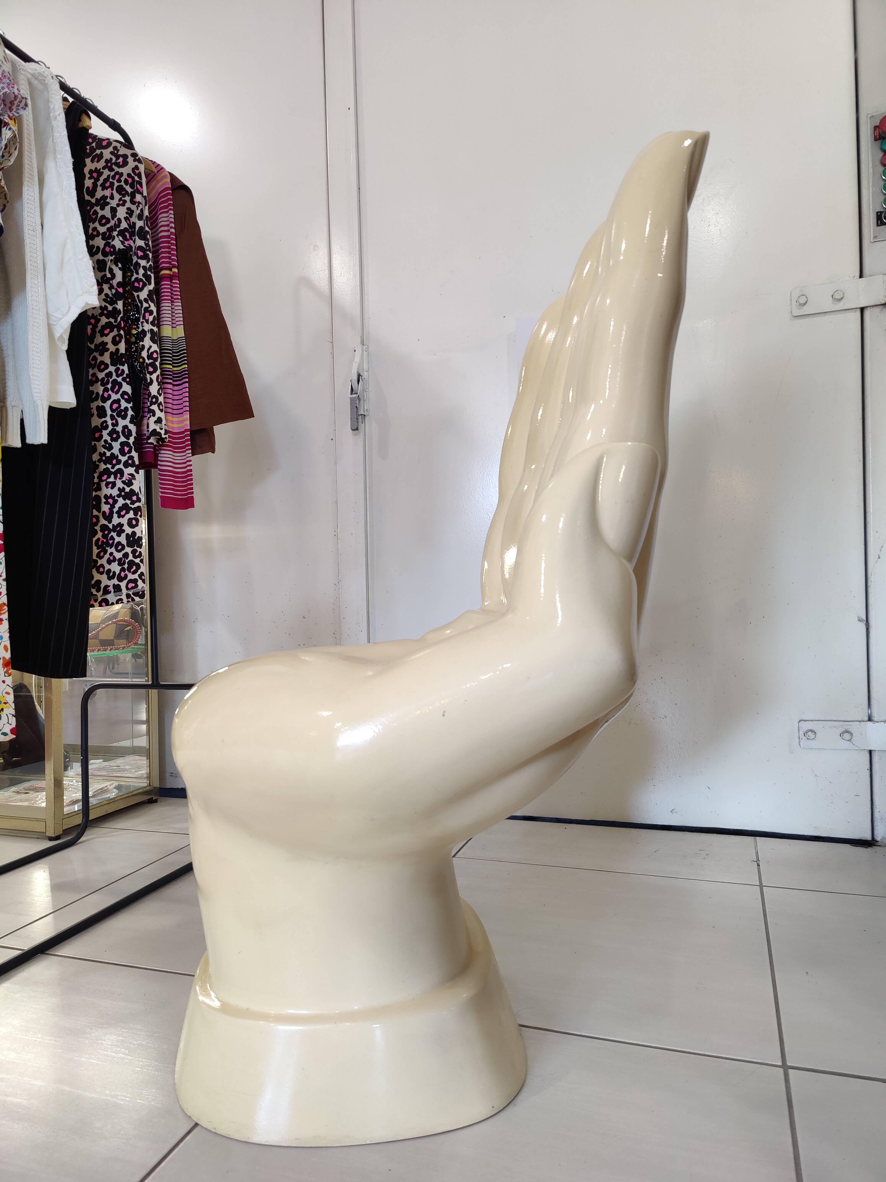 Chaise Main sculpturale années 70