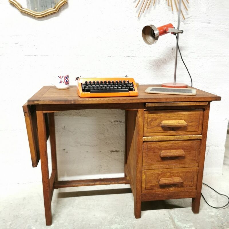 Desk minister for children